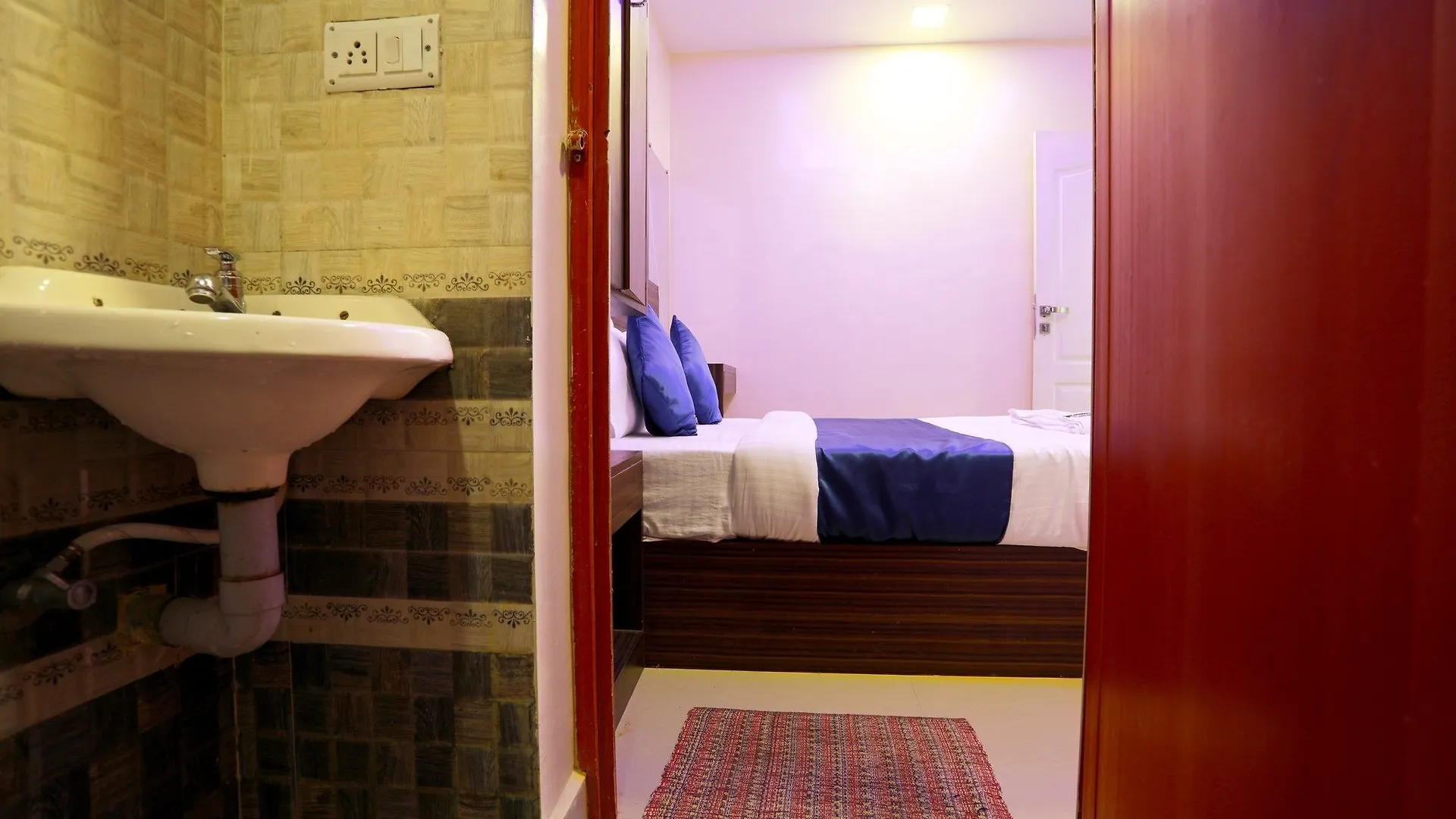 Hotel Fabhotel Blue Orchid Railway Station Kochi