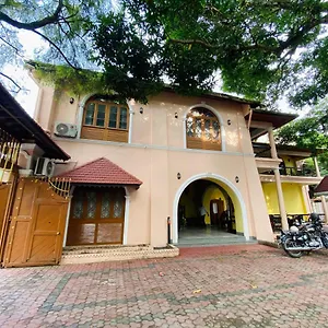 Ballard Bungallow Hotel